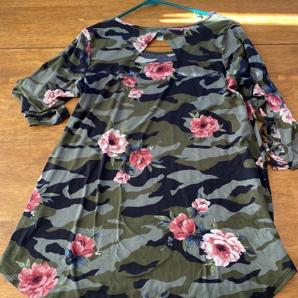 Camouflage floral top - Picture 4 of 4